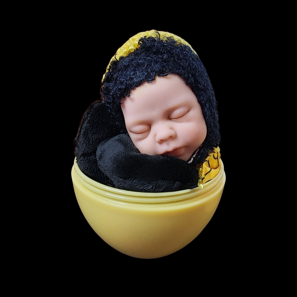 Anne Geddes baby doll famous Bumble Bee in a plastic egg vintage & collectible - Picture 16 of 16